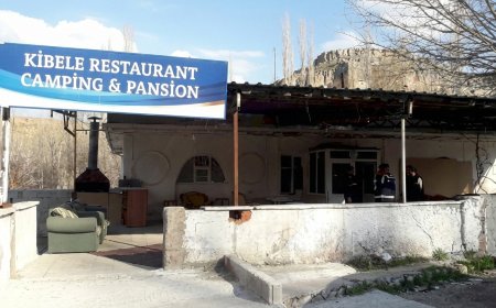 Yaprakhisar’da Kaçak İçki Operasyonu: Metil Alkollü Rakı Ele Geçirildi