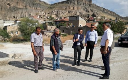 Kaymakam Muhammet Tugay, Muhtar Yusuf Kalkan ile Köyde Yürütülen Çalışmaları İnceledi