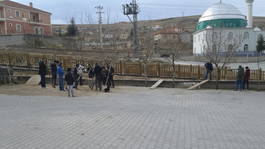 Köy Meydanı Kilit Taş Döşeme Çalışmaları Tamamlandı