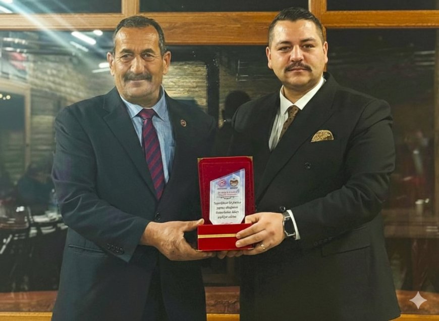 Güzelyurt Kaymakamı Alperen TAŞAVLI’dan Muhtar Yusuf KALKAN’a Plaket